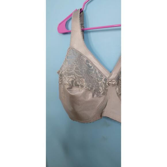 Glamorise 52D Gray Bra with cushion adjustable strap and lace - Picture 3 of 7